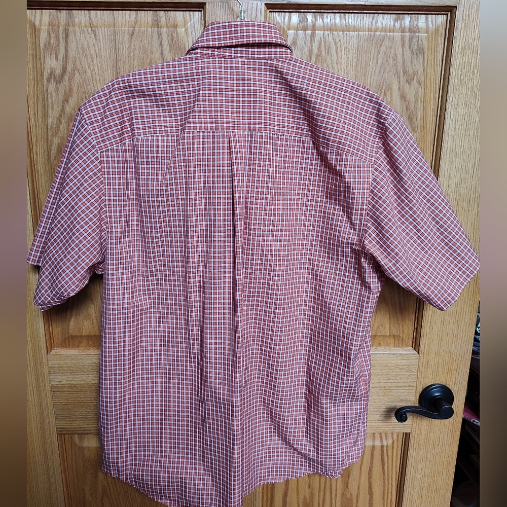 Eddie Bauer Men's L Relaxed Fit, Wrinkle Resistant Short Sleeve Button Down - Picture 3 of 4